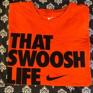 That swoosh life Nike tee 🤟🏼🧡